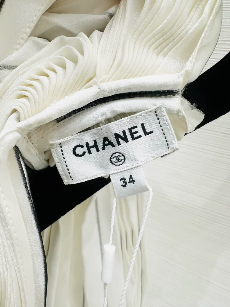 Chanel 24s pleated off-the-shoulder silk top - Image 2