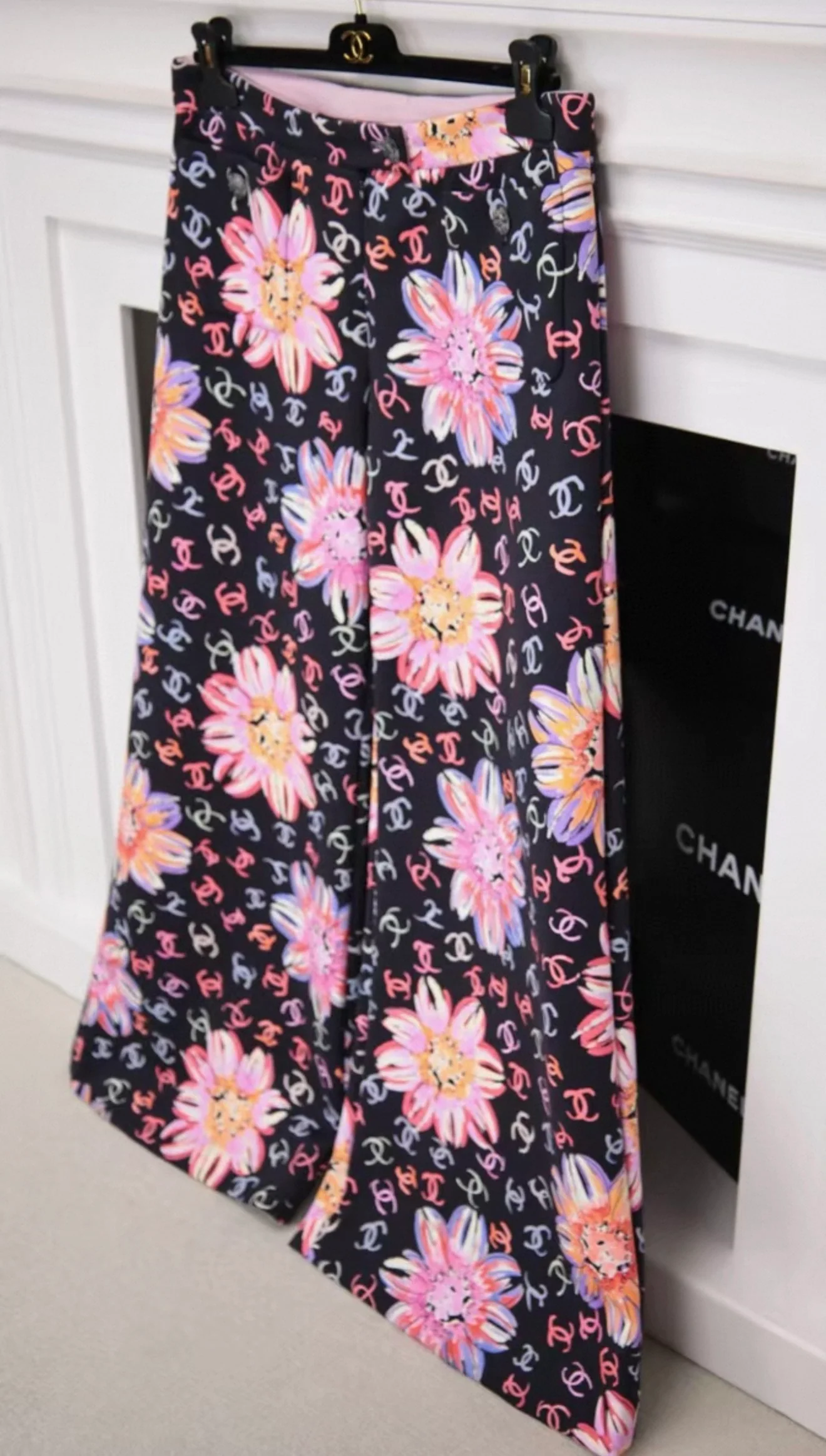 Chanel 24S Runway Colored Silk Wide-Leg Pants with All-Over CC Camellia Print - Image 3