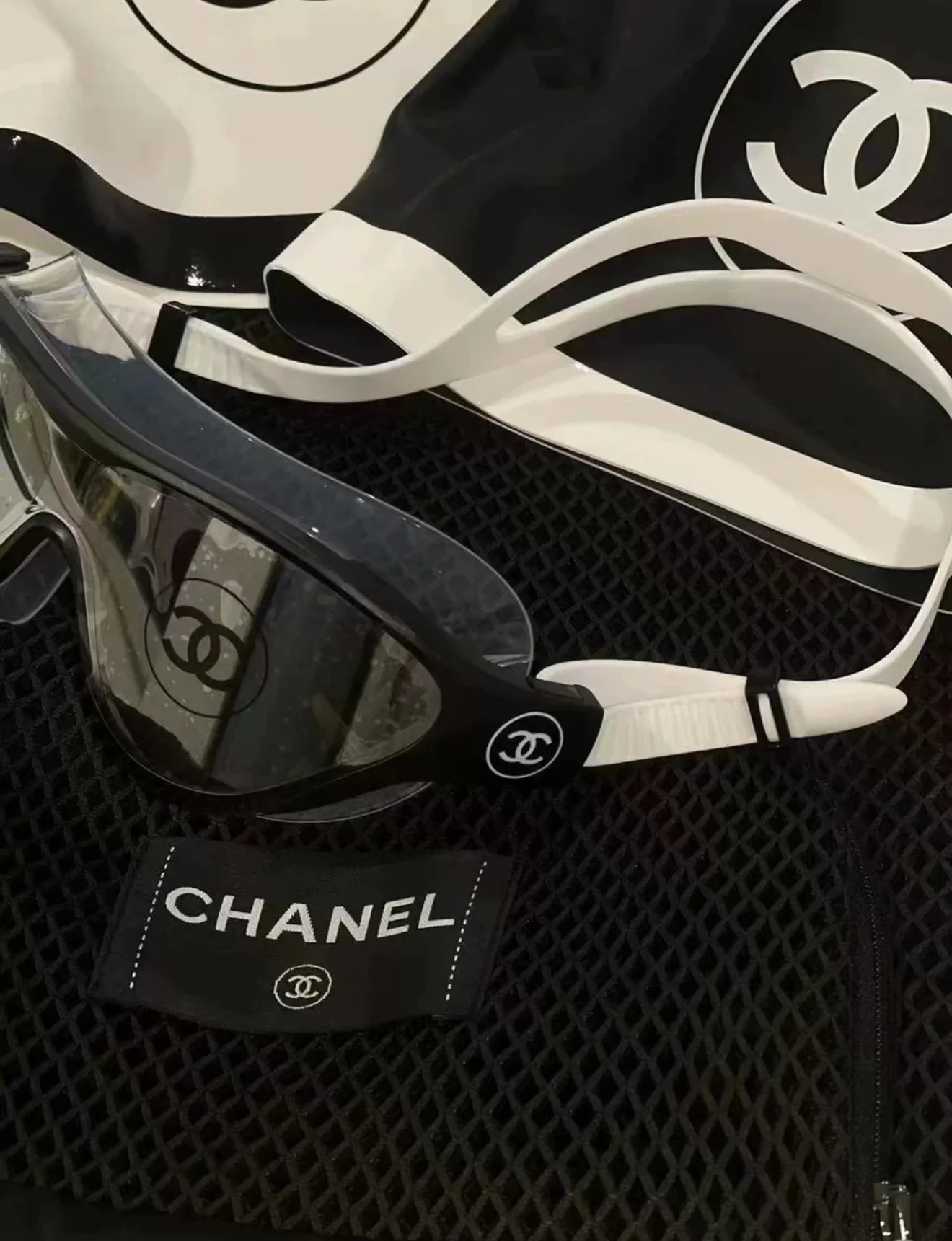 Chanel 24S swimming suit
Glasses + black swimming cap + white swimming cap + backpack
Brand new complete set - Image 2