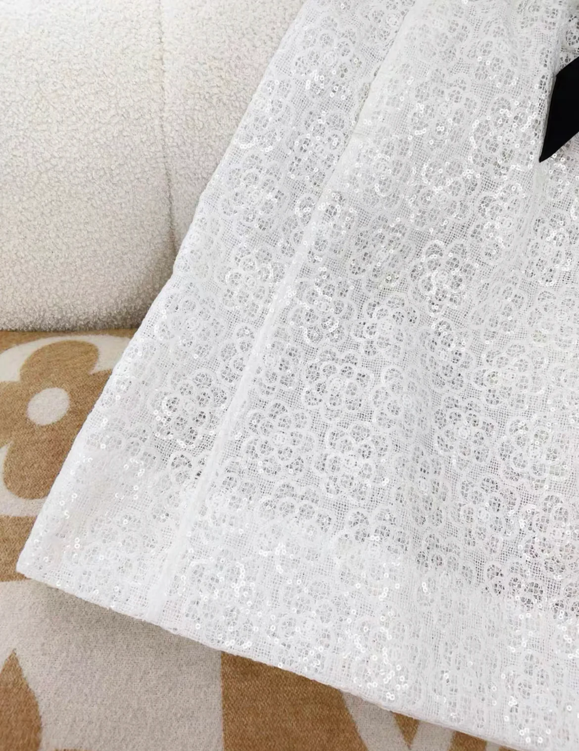Chanel 24S White Camellia lace sequinned skirt size 44 - Image 5