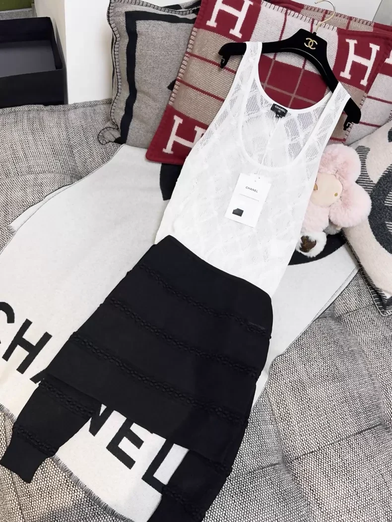Chanel 24S white lace quilted black belted knit dress - Image 7