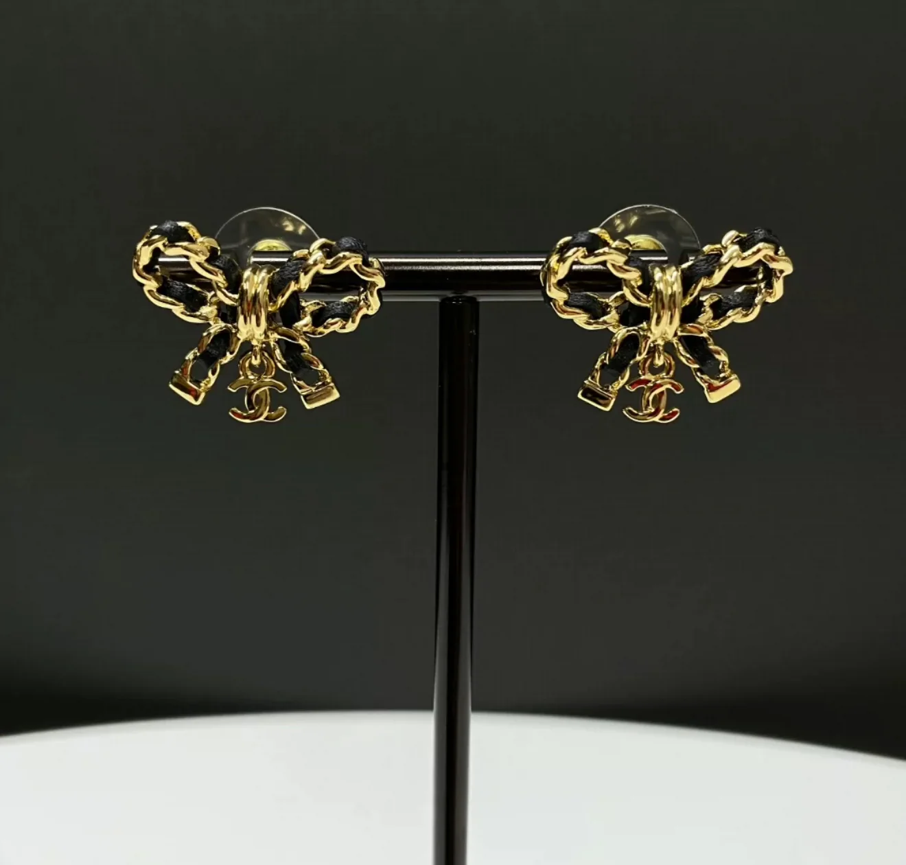 Chanel 25 bow leather chain double C earrings