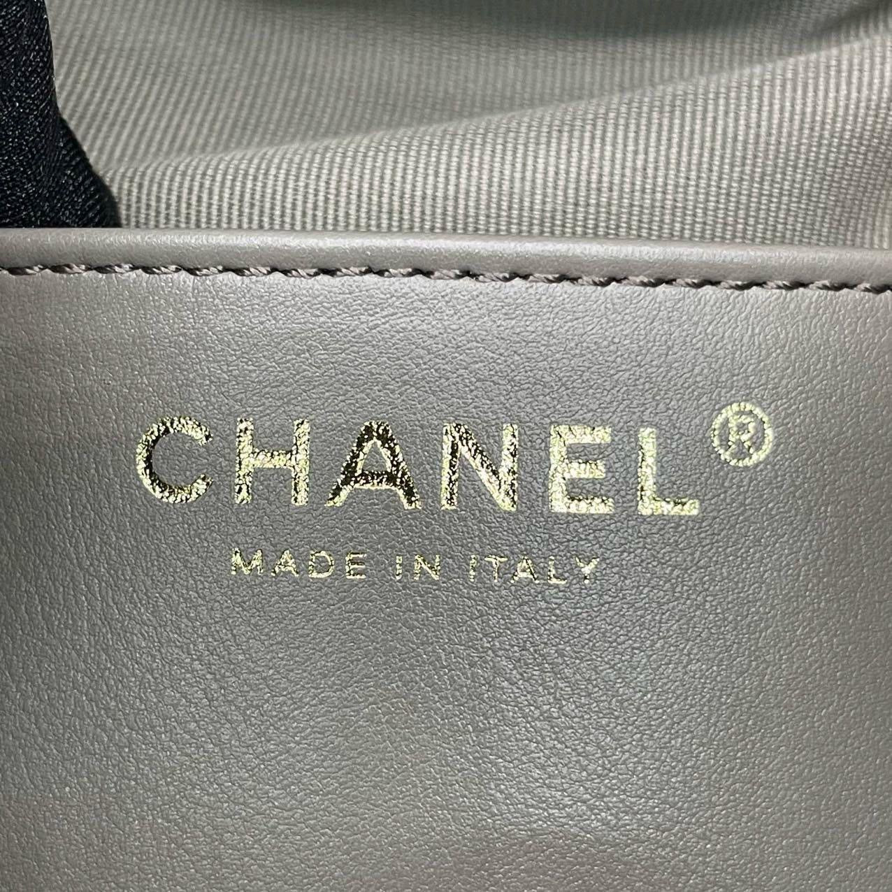 Chanel 25 Hobo Small suede Grey Gold Hardware - Image 8