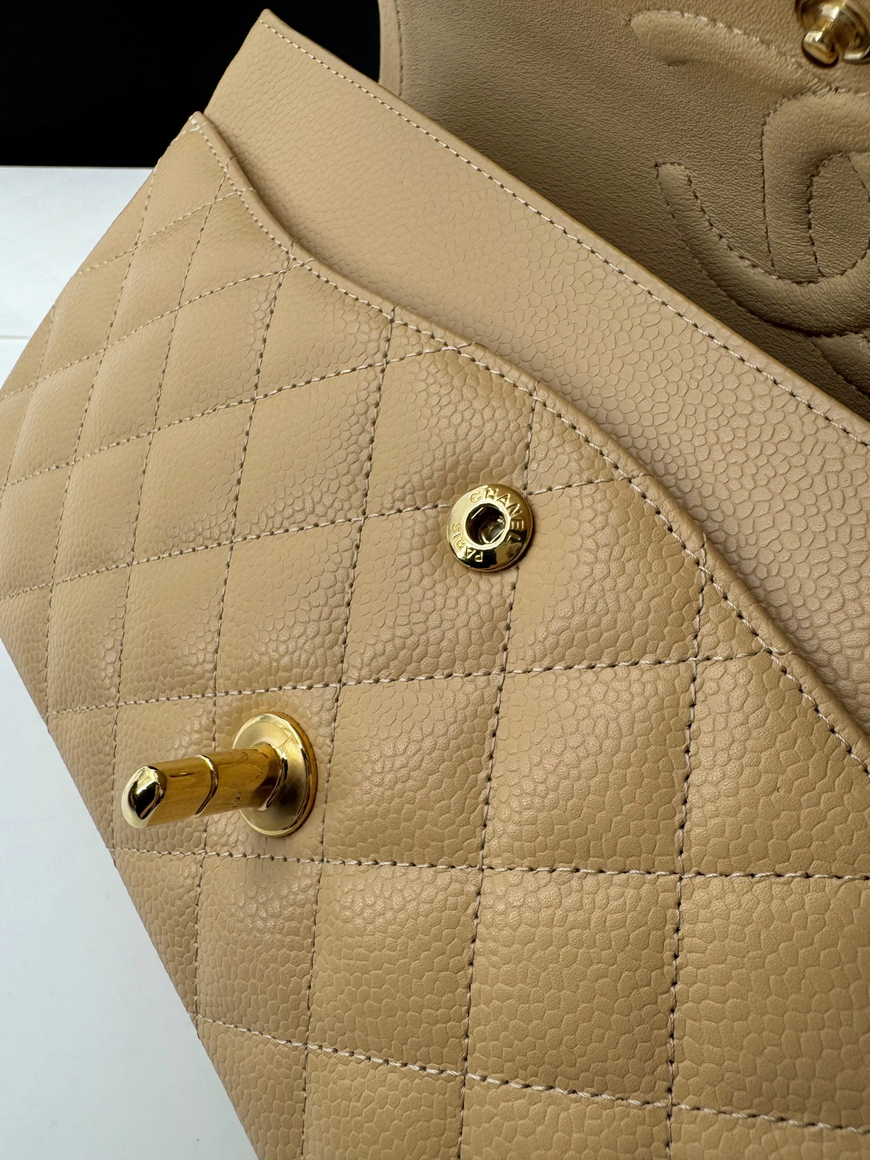 Chanel 25 Medium CF flap beige Caviar leather - Image 10