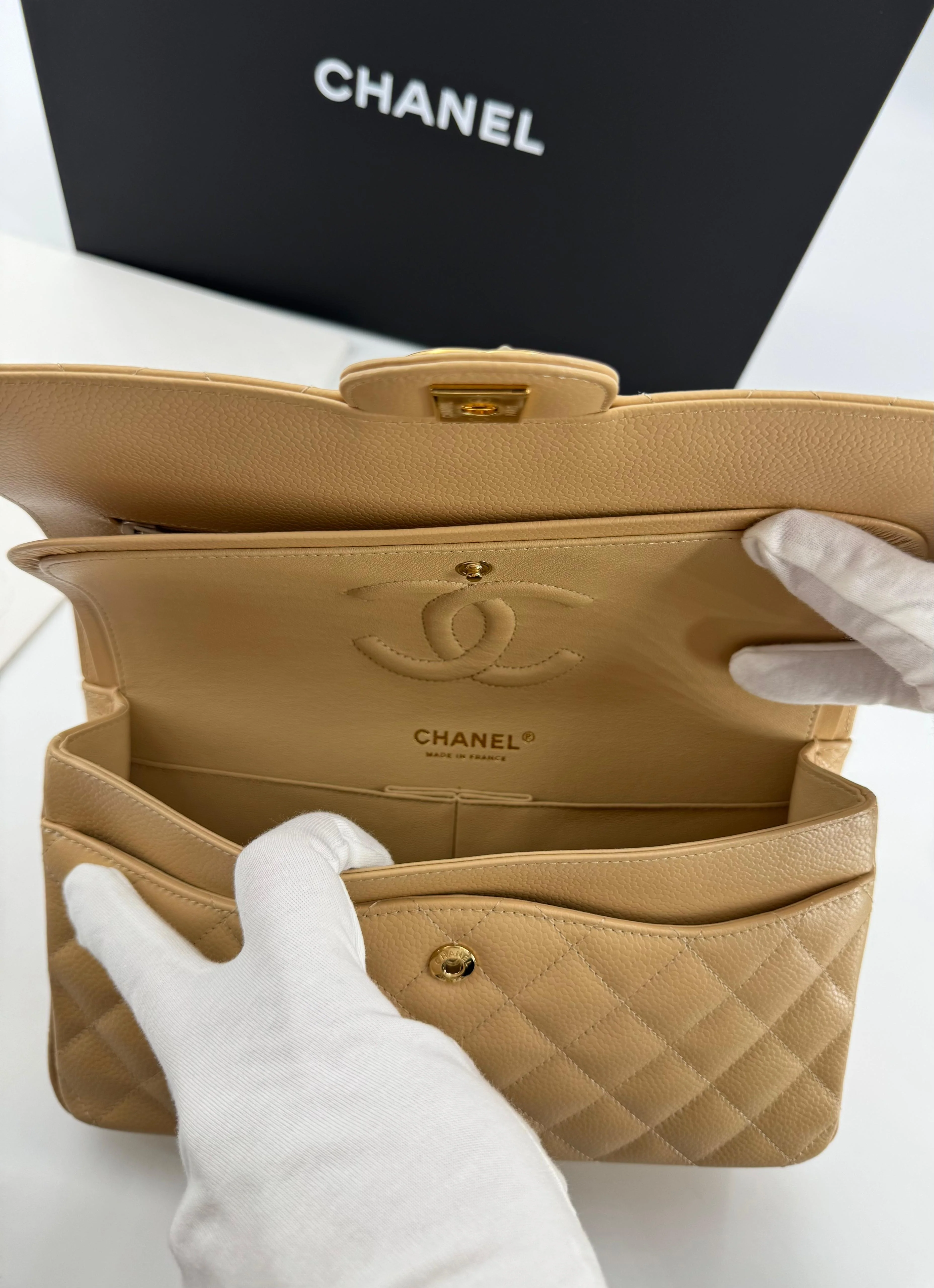 Chanel 25 Medium CF flap beige Caviar leather - Image 18