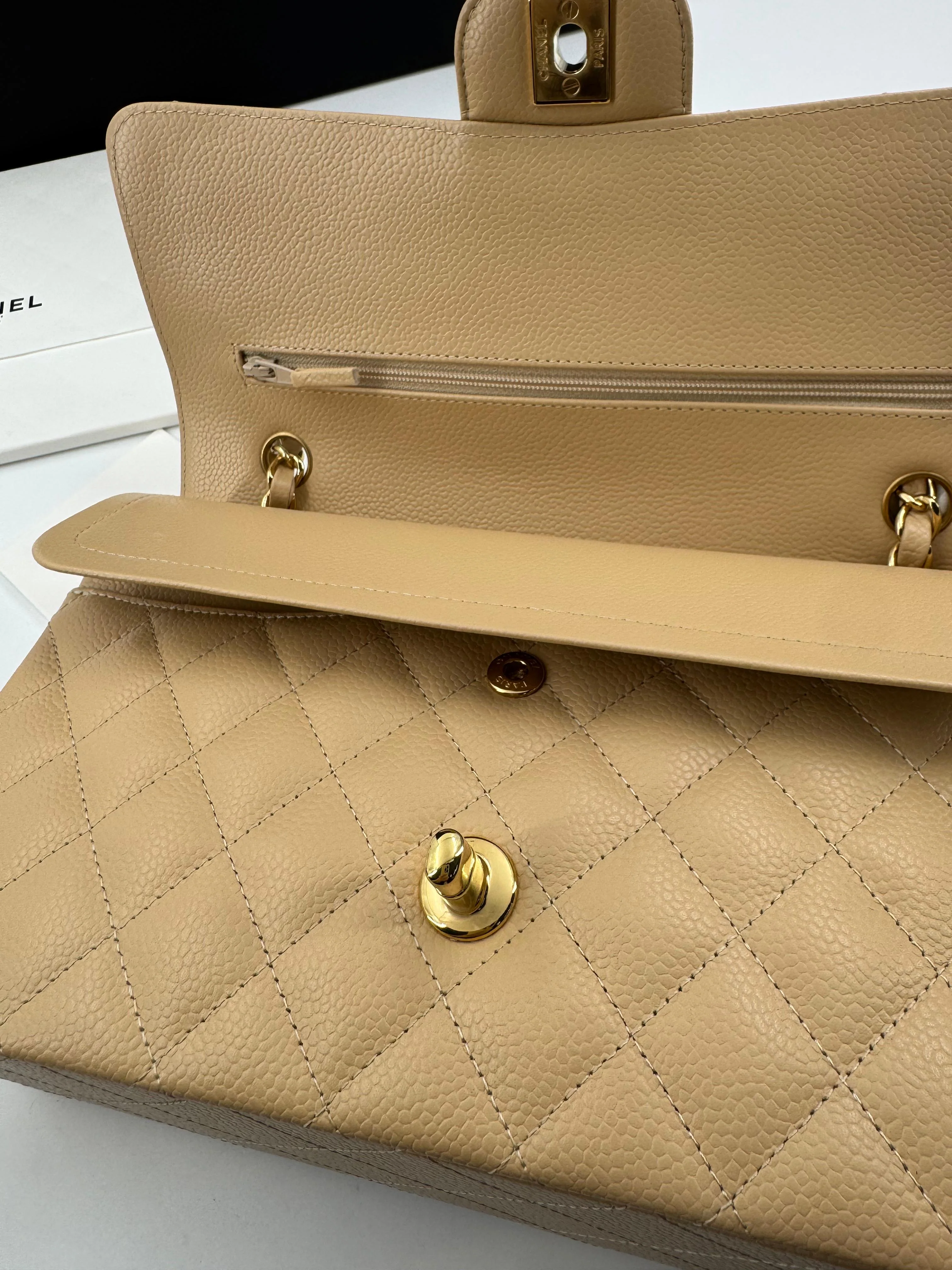 Chanel 25 Medium CF flap beige Caviar leather - Image 5