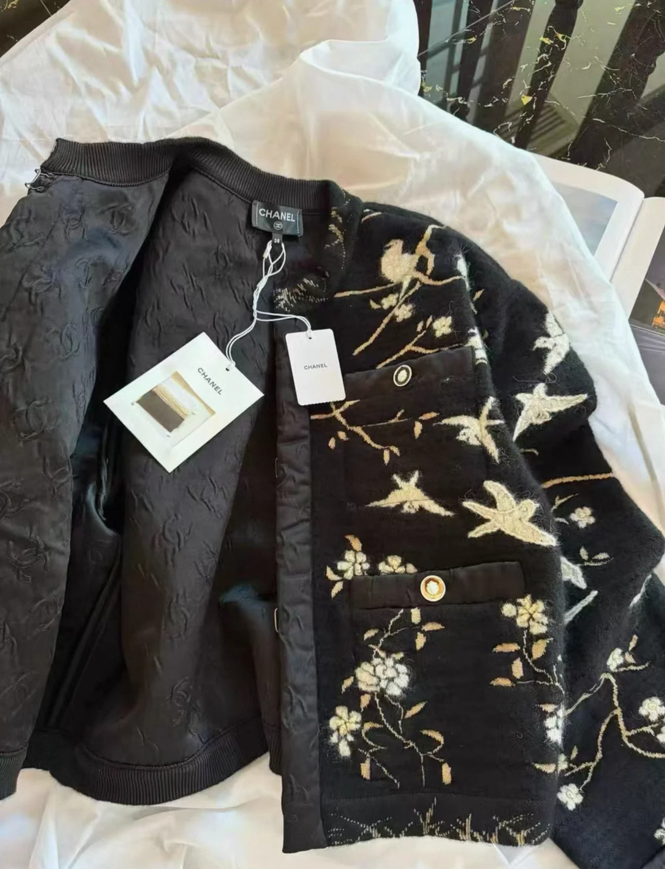 Chanel 25A black Gold Jacket - Image 2