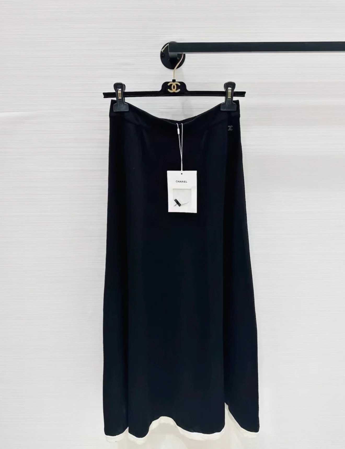 Chanel 25A black & white skirt - Image 3