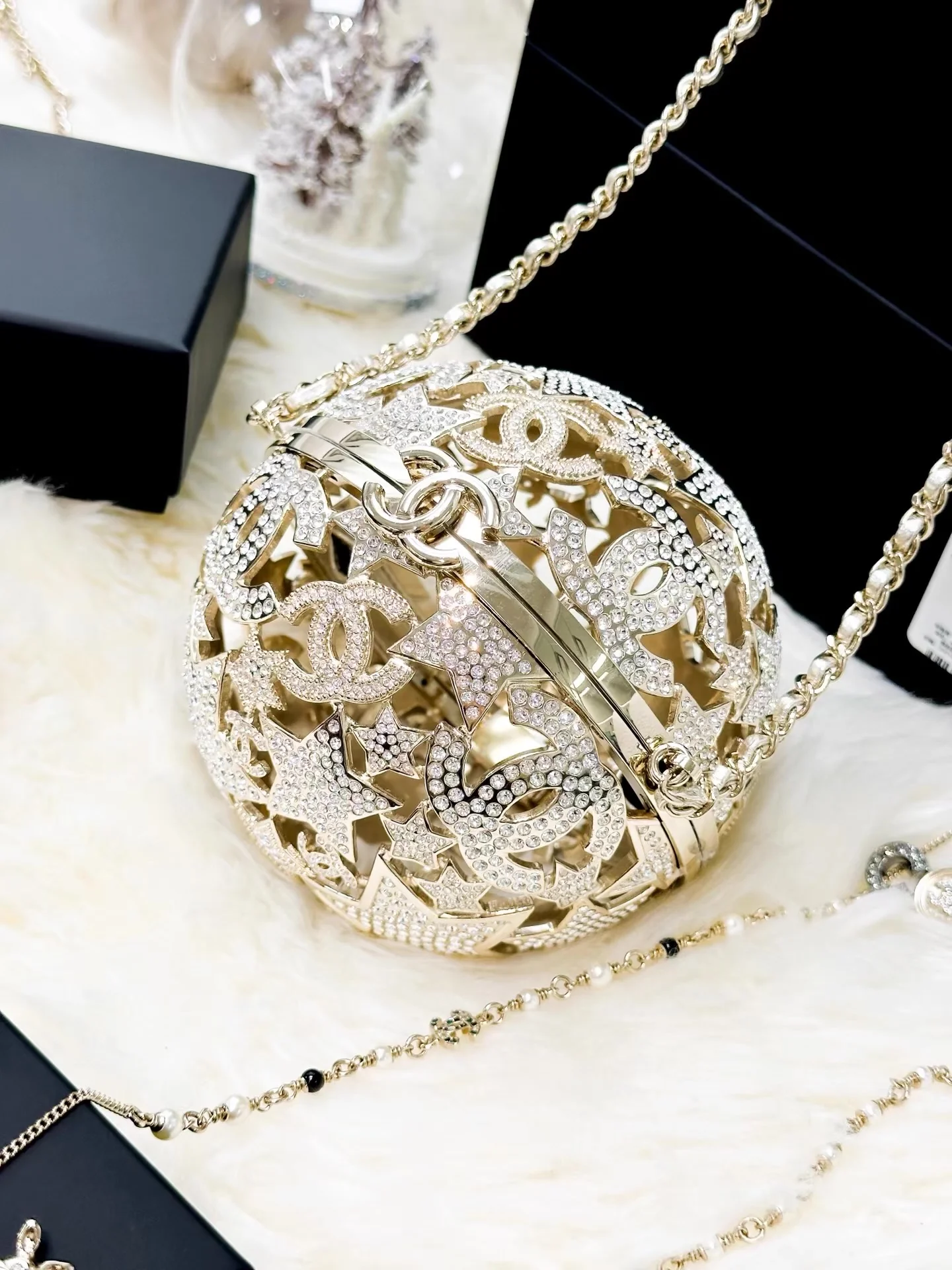 Chanel 25A gold star-patterned spherical evening bag