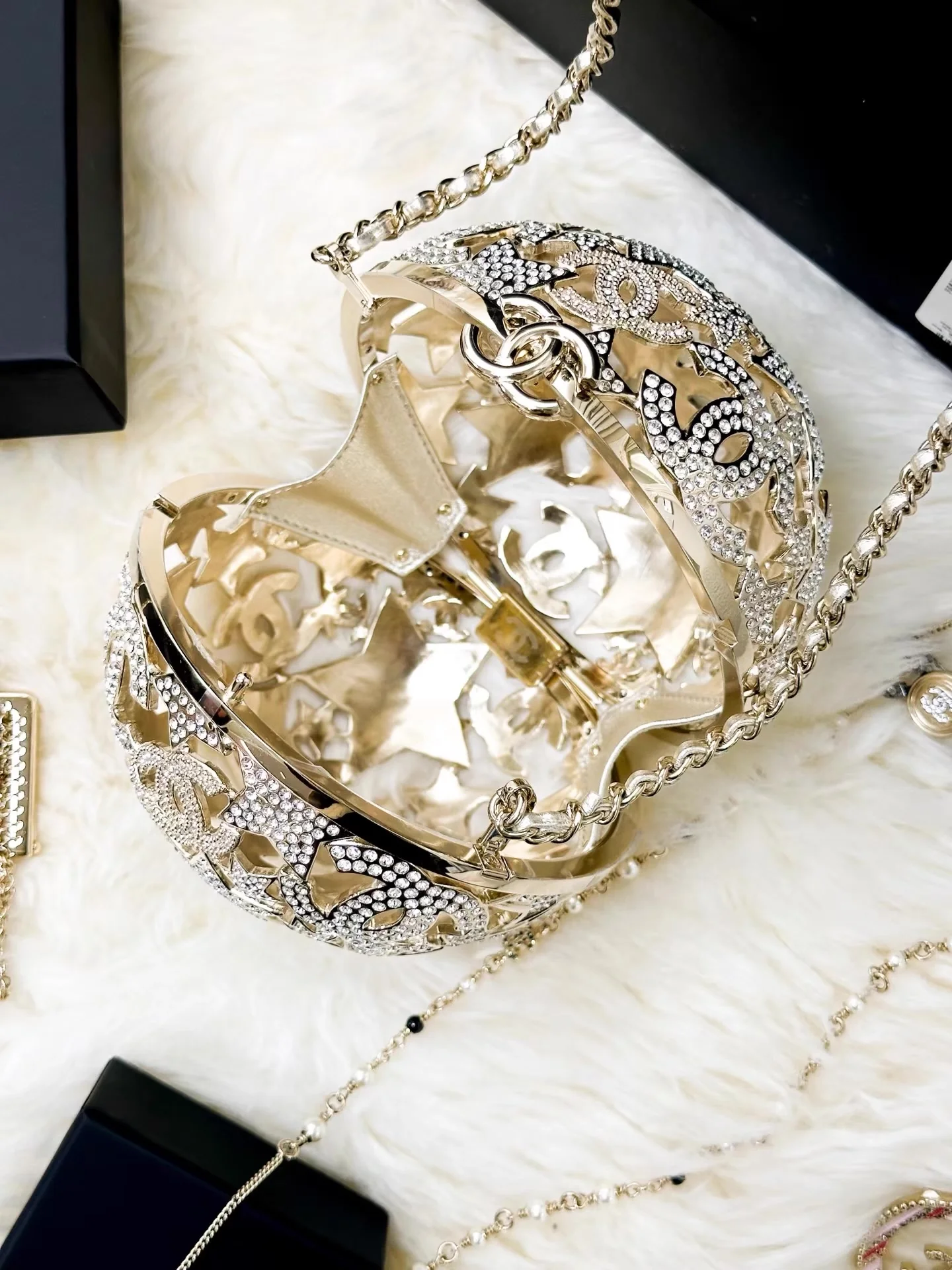 Chanel 25A gold star-patterned spherical evening bag - Image 3