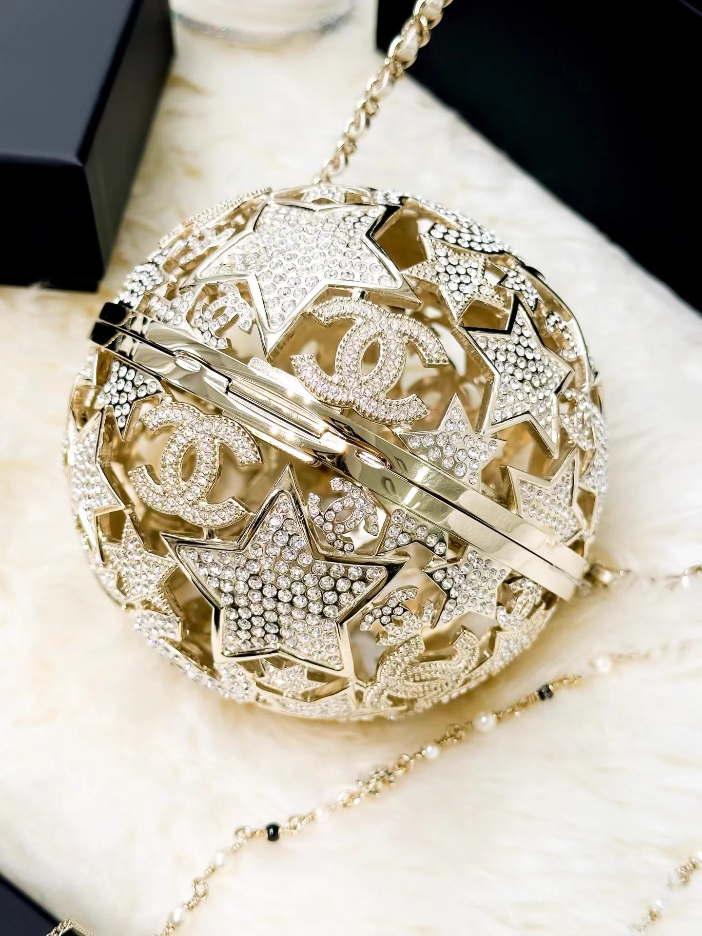 Chanel 25A gold star-patterned spherical evening bag - Image 6