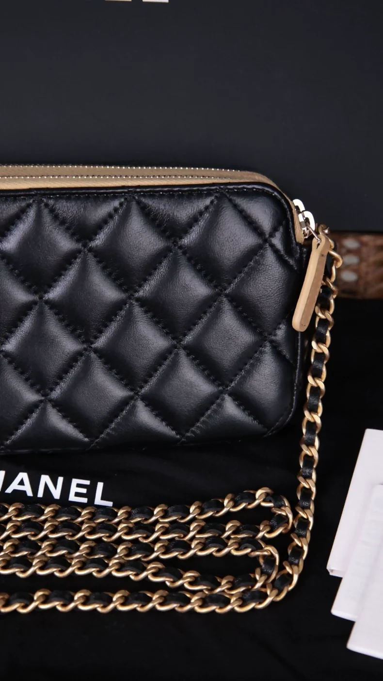 Chanel 25A Camel Suede and Black Lambskin Shoulder Bag - Image 3