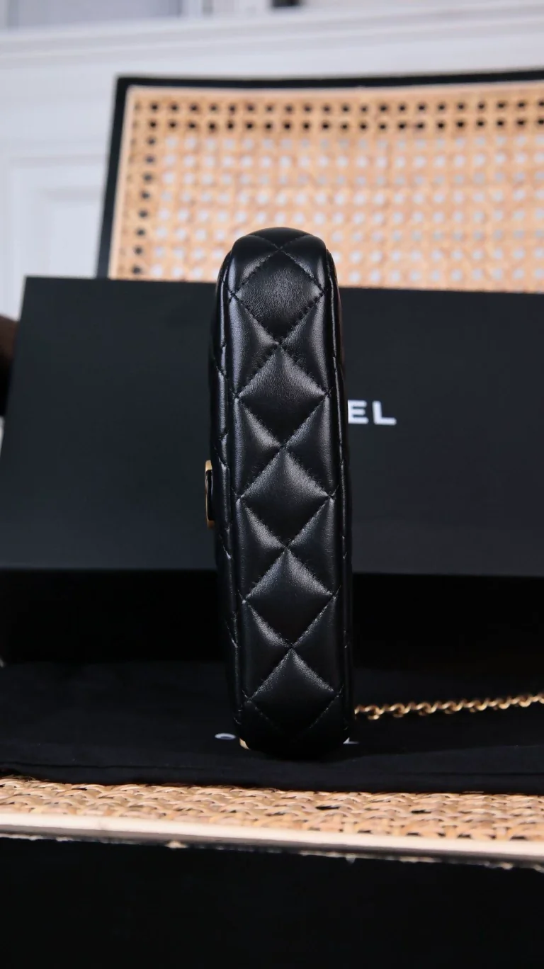 Chanel 25A Camel Suede and Black Lambskin Shoulder Bag - Image 4