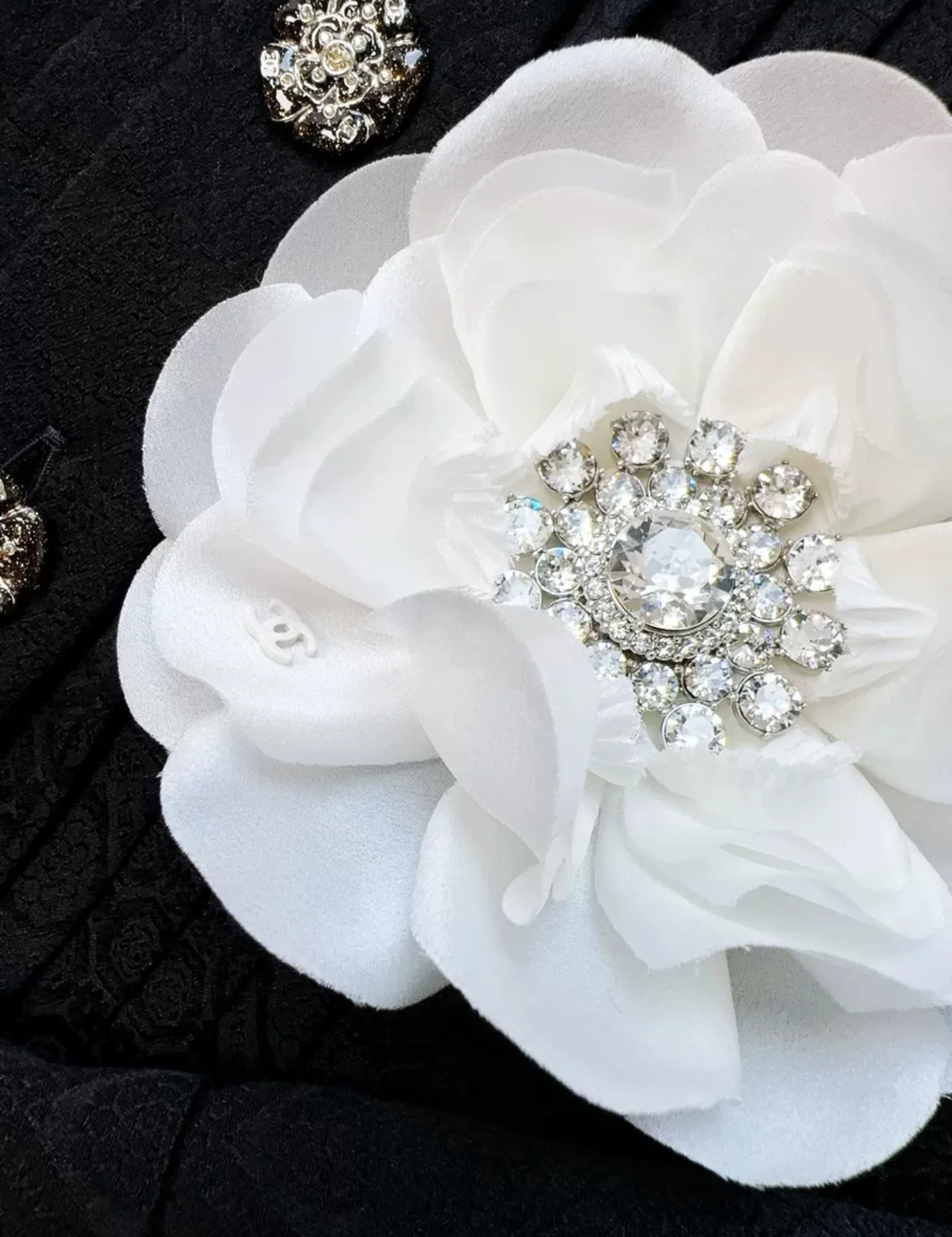 Chanel 25a Haute Couture white silk camellia brooch - Image 6