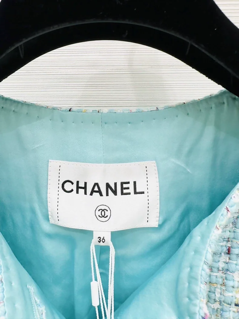 Chanel 25a jacket in light blue tweed - Image 2