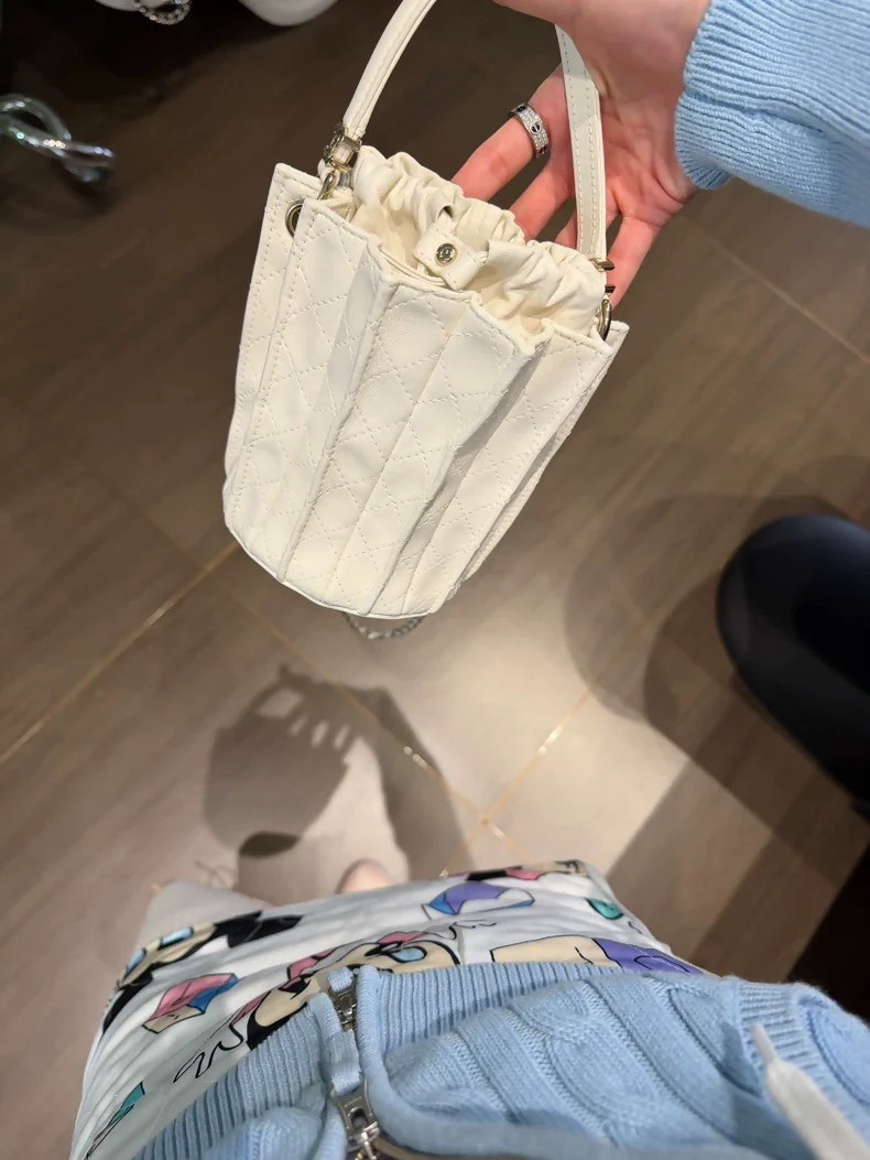 Chanel 25A mini pleated bucket bag - Image 3
