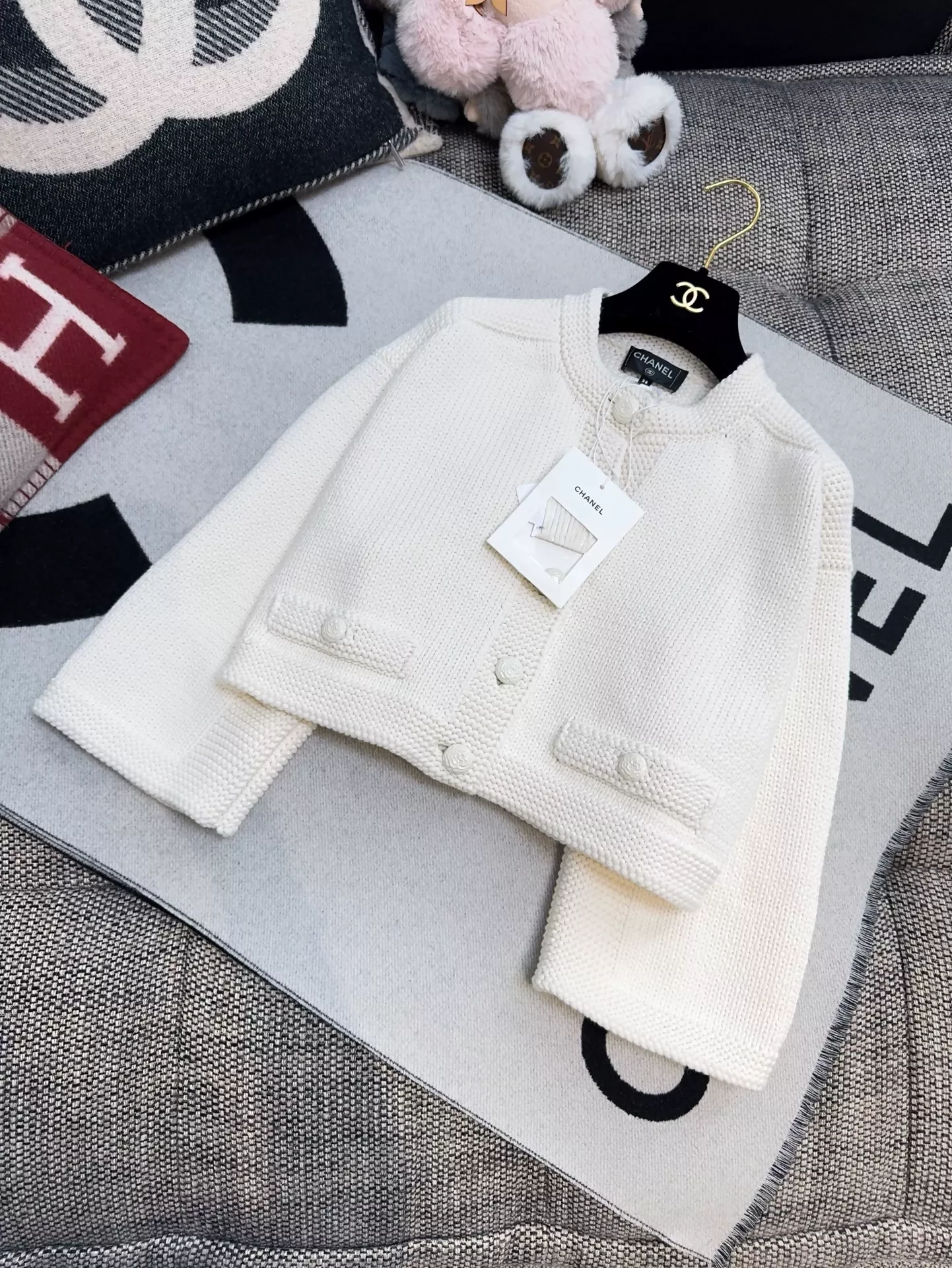 Chanel 25A ecru knitted cardigan - Image 3