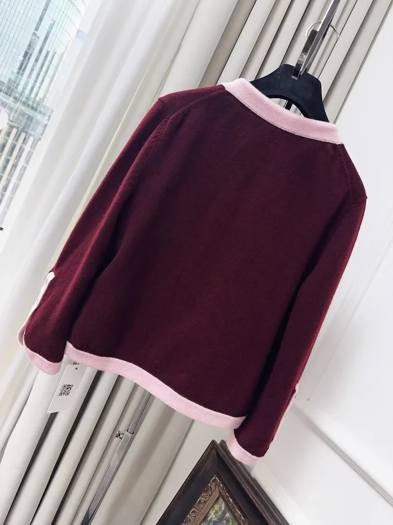 Chanel 25A burgundy and pink cashmere cardigan - Image 2
