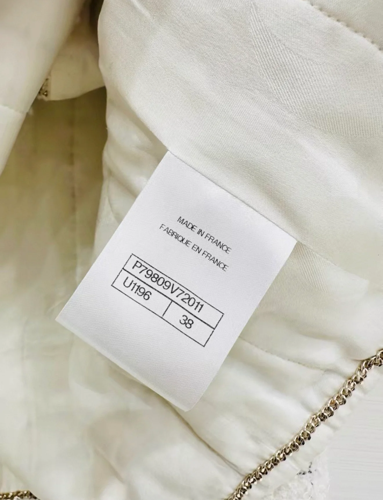 Chanel 25A White écru tweed jacket & skirt set - Image 4