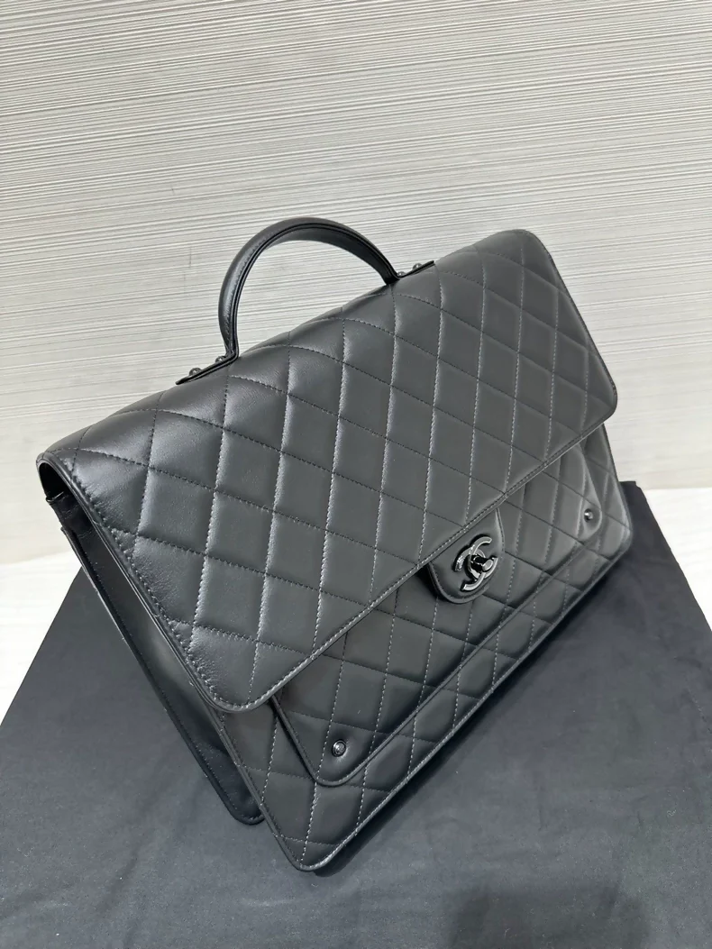 Chanel 25B black briefcase bag - Image 3