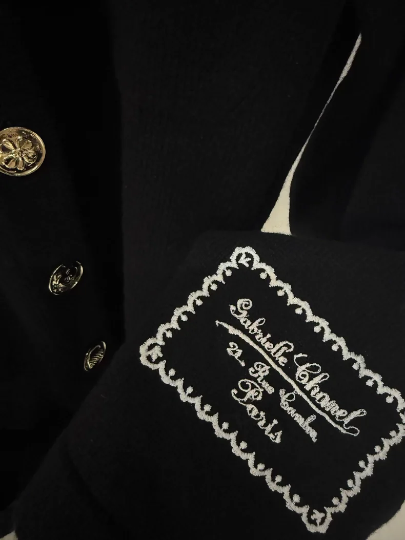 Chanel 25B Black Cashmere Knit Cardigan with Gold Buttons and Multi-Element Design - Image 3