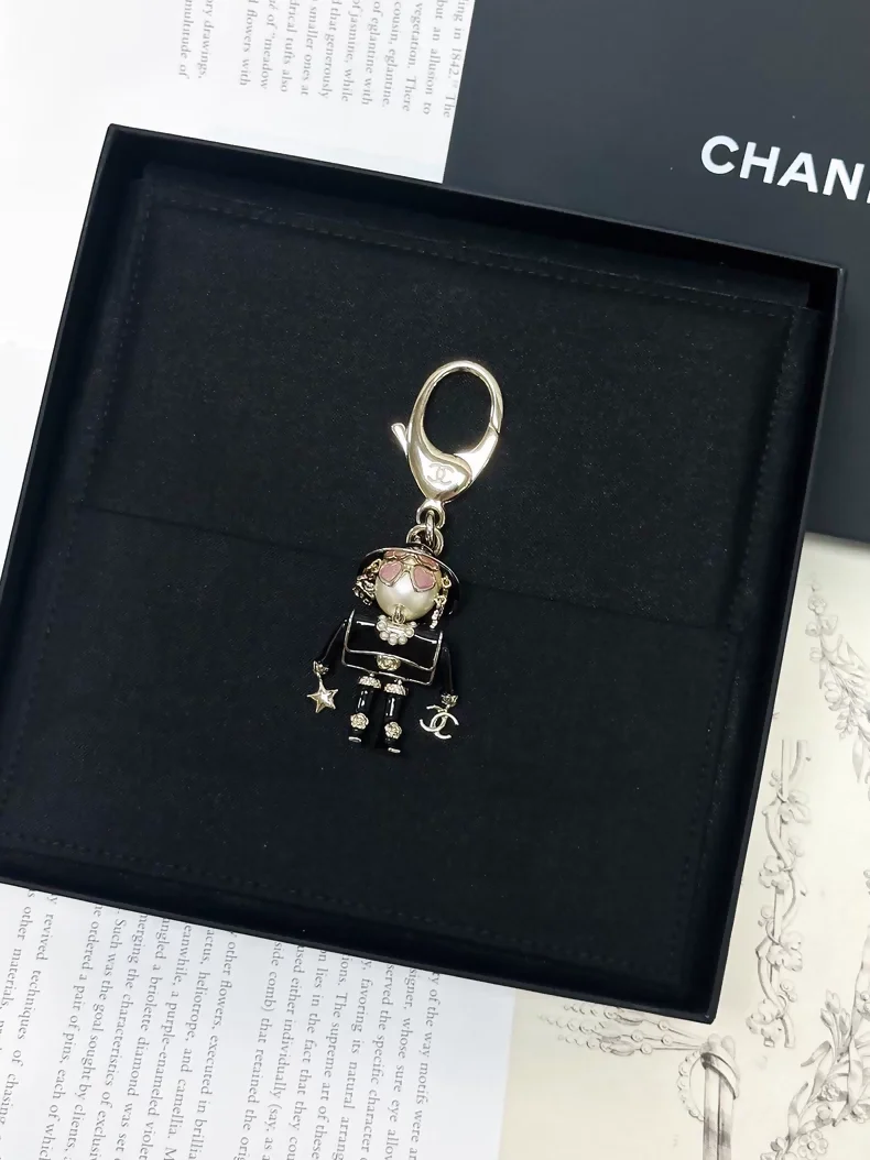 Chanel 25B black robot pendant/keychain - Image 3
