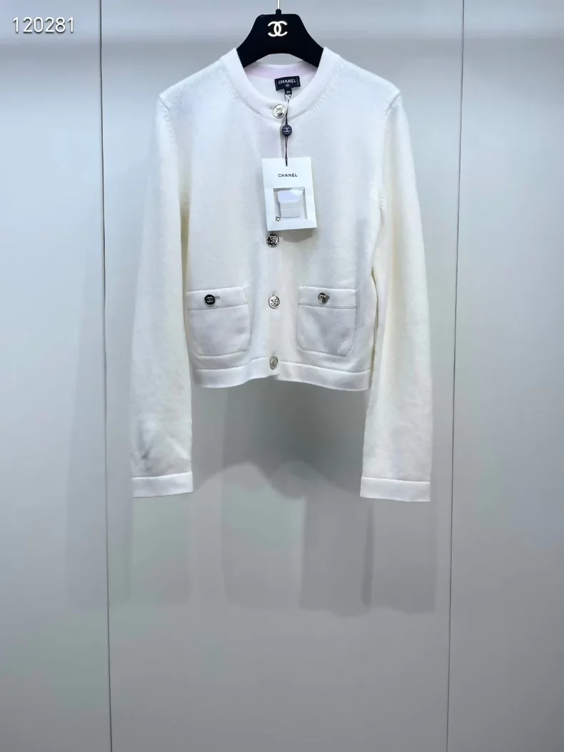 Chanel 25B ecru Cardigan