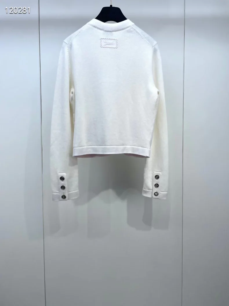 Chanel 25B ecru Cardigan - Image 2