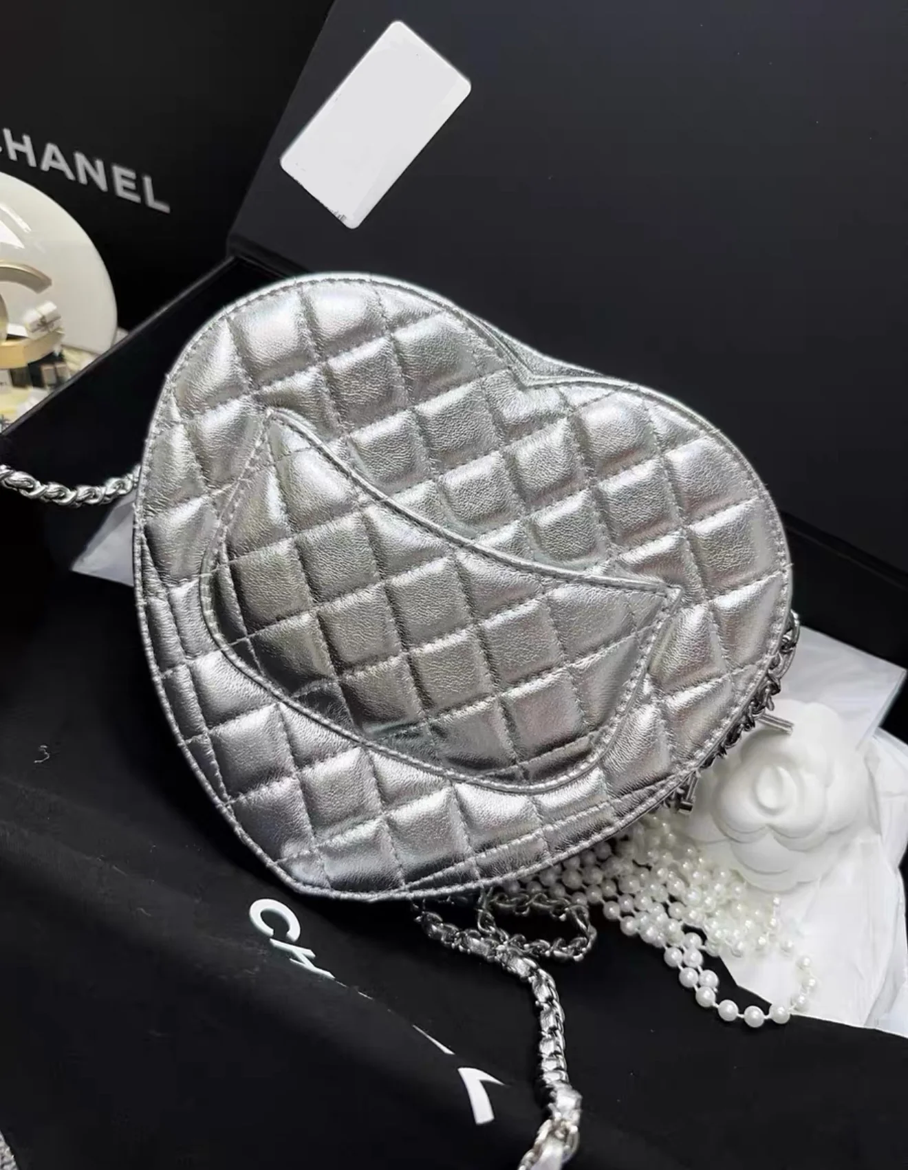 Chanel 25B Large Silver Heart bag - Image 2