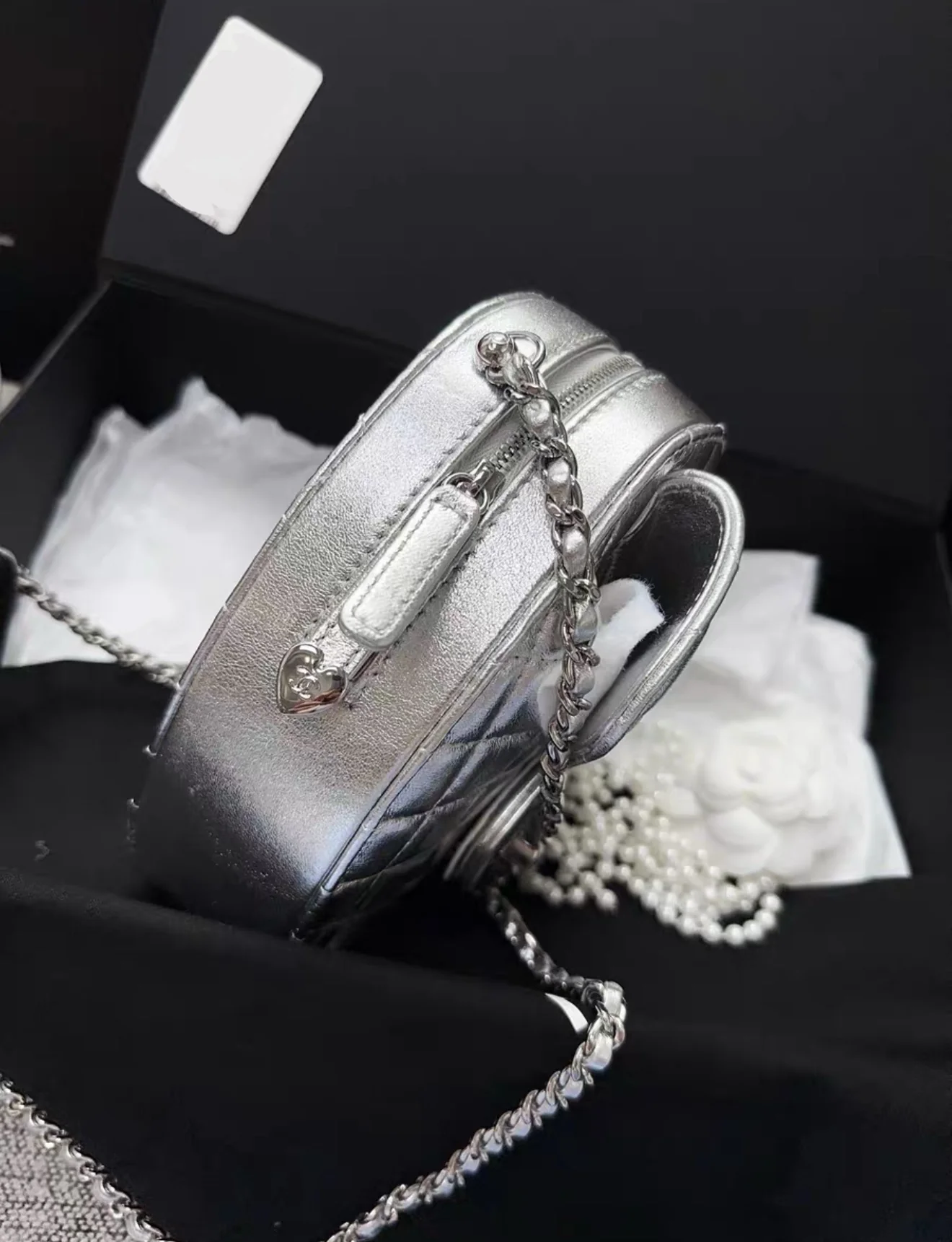 Chanel 25B Large Silver Heart bag - Image 3