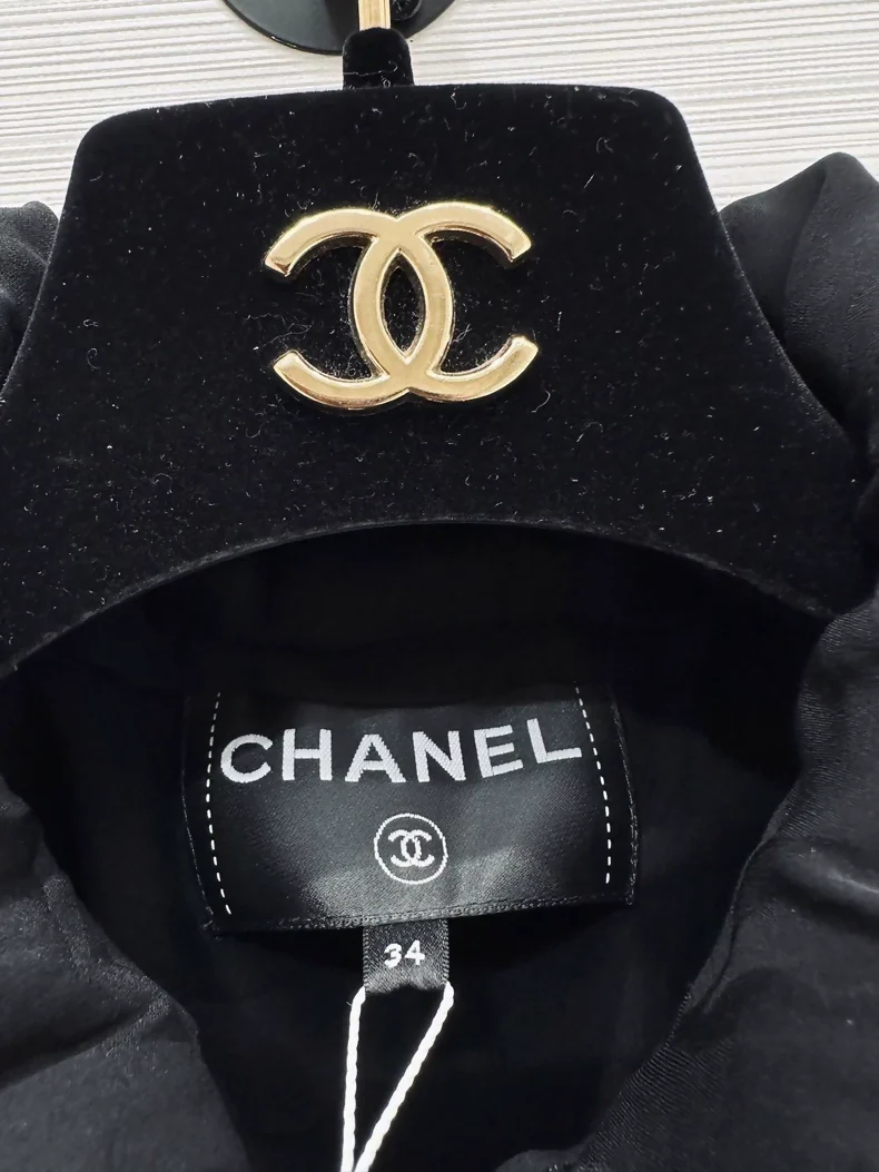 Chanel 25B black hooded jacket - Image 3