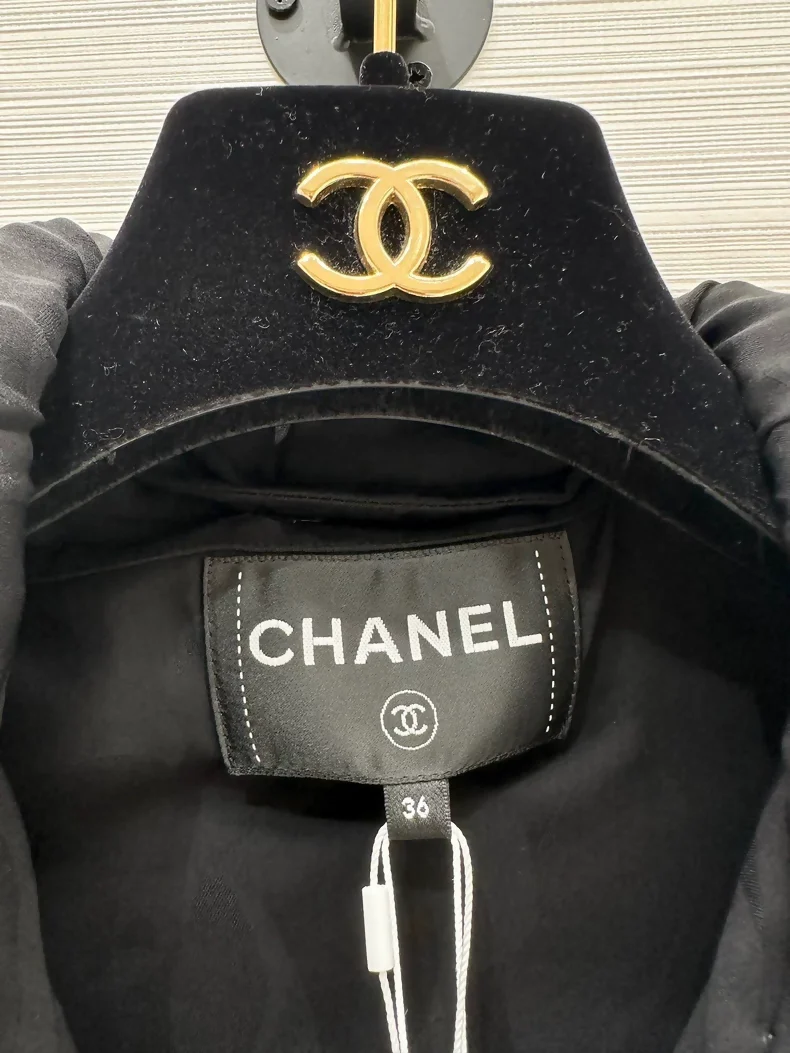 Chanel 25B black multi-pocket hooded jacket - Image 3