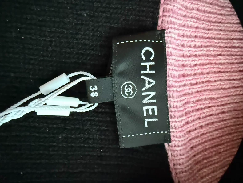 Chanel 25B pink cardigan - Image 3
