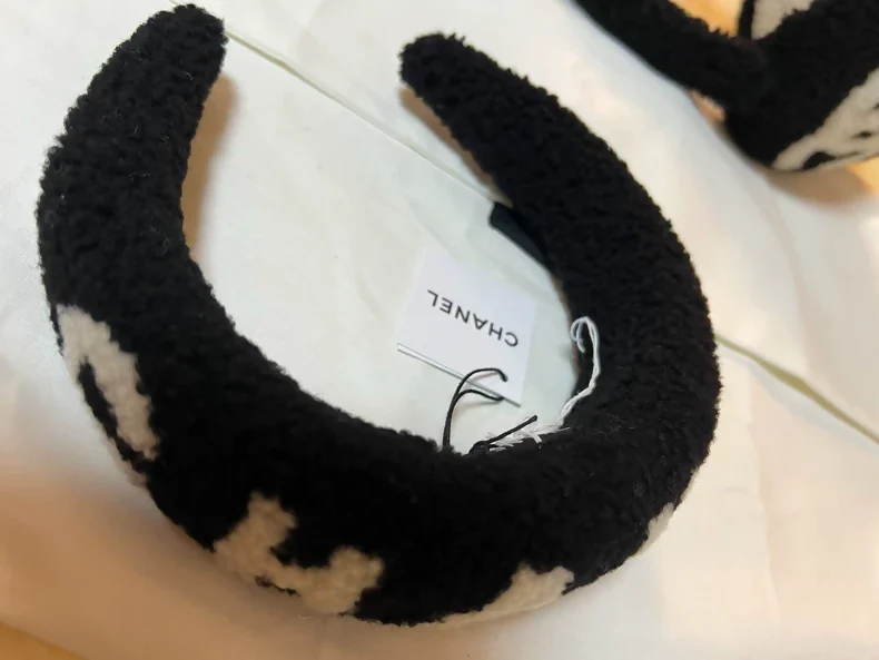 Chanel 25B black shearling Headband - Image 2