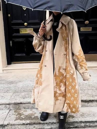 Chanel 25B trench coat with CC logo print - Image 2