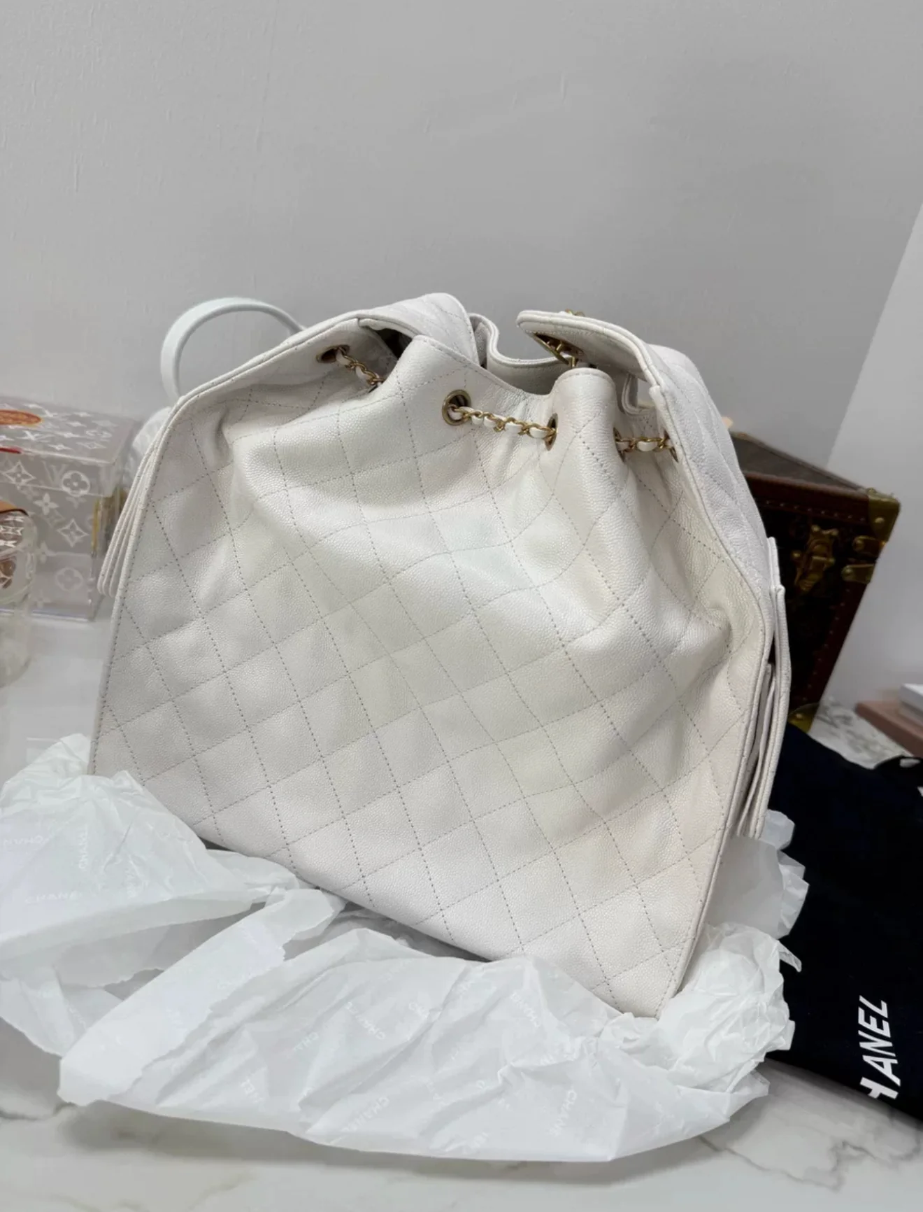 Chanel 25 hobo bag Medium white Lychee Leather gold hardware top handle - Image 5