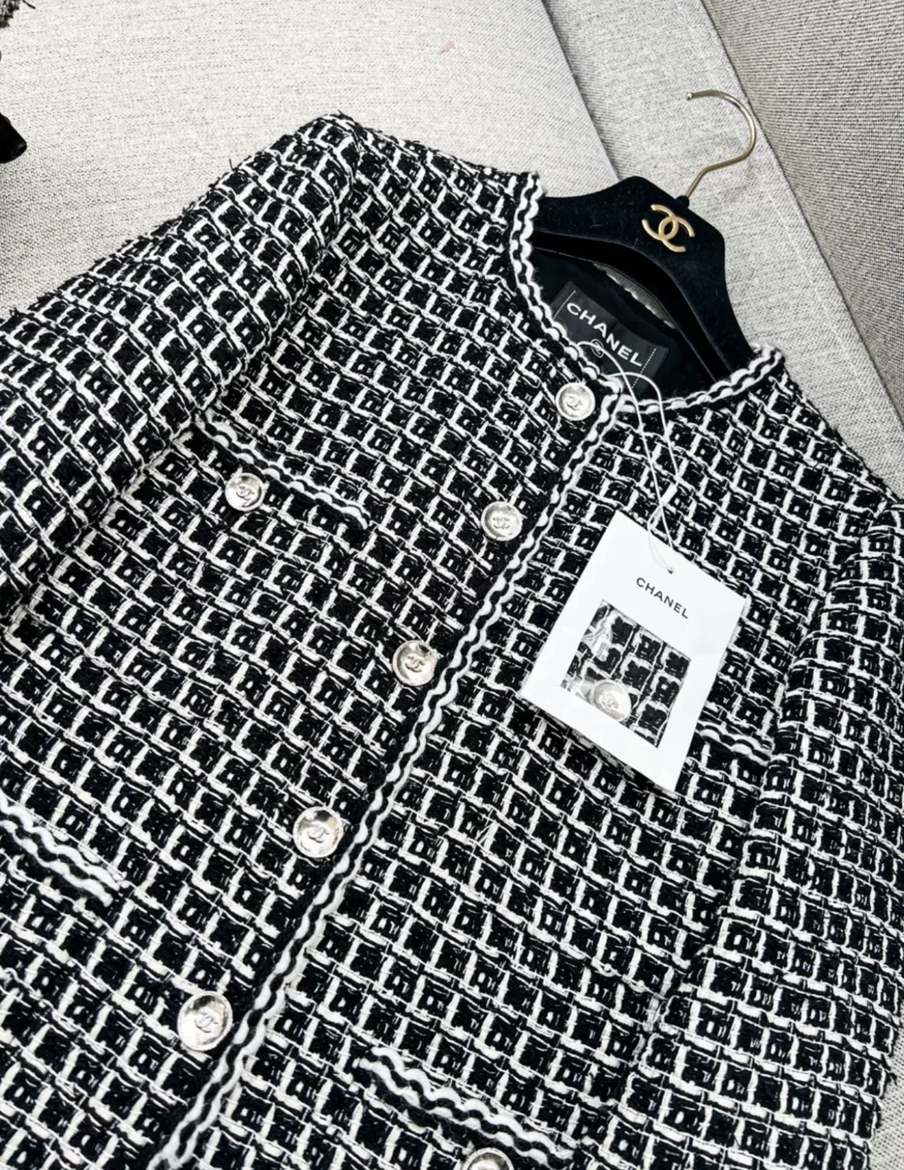 Chanel 25C black and white jacket - Image 2