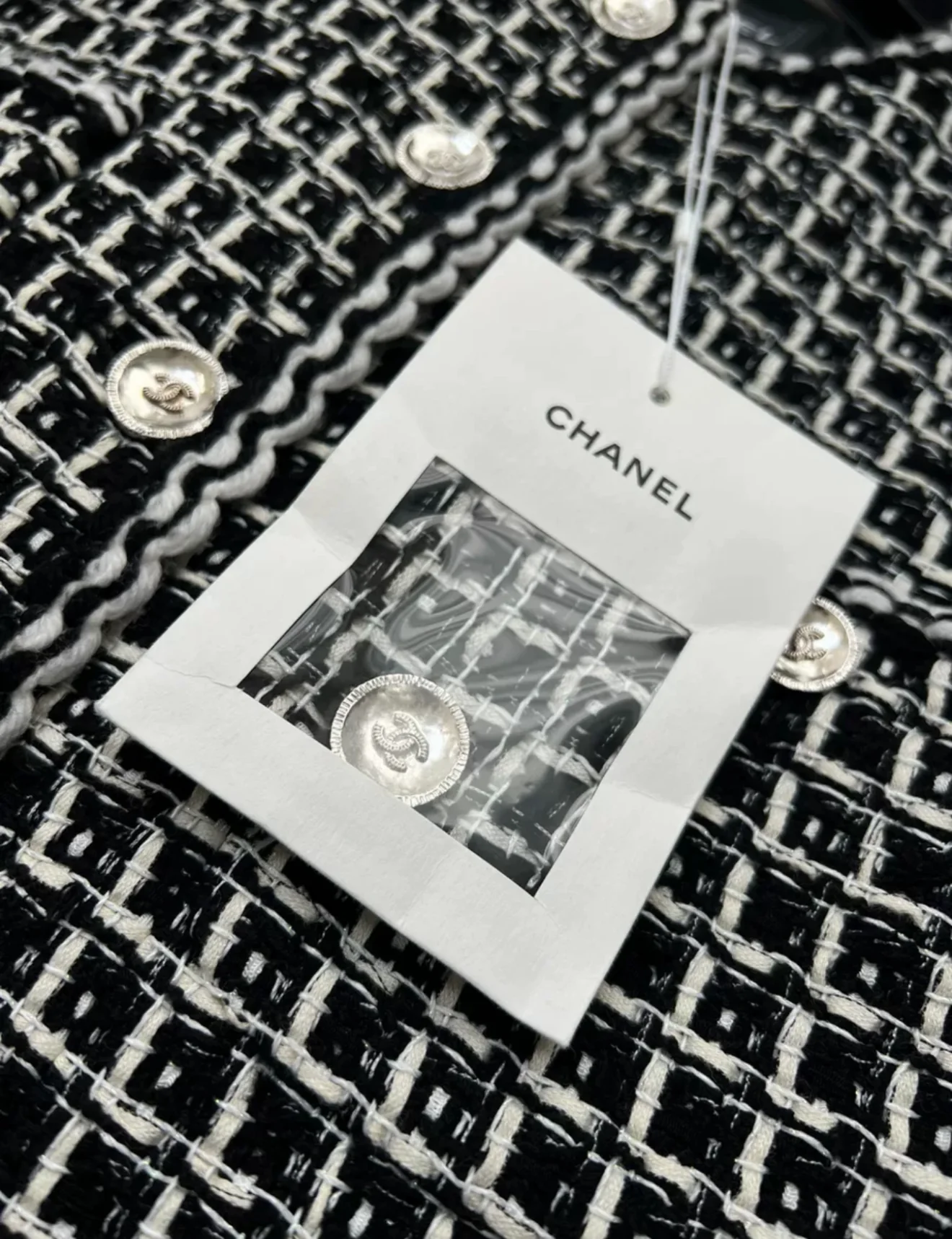 Chanel 25C black and white jacket - Image 3