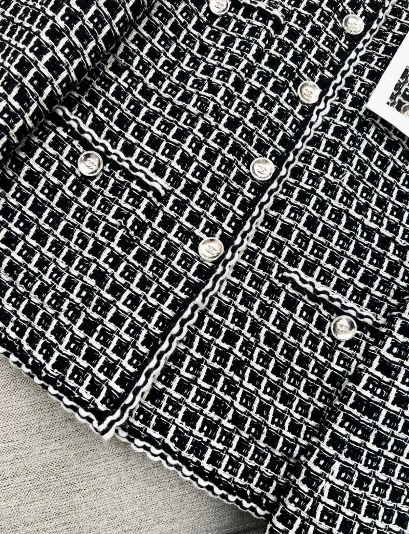 Chanel 25C black and white jacket - Image 4