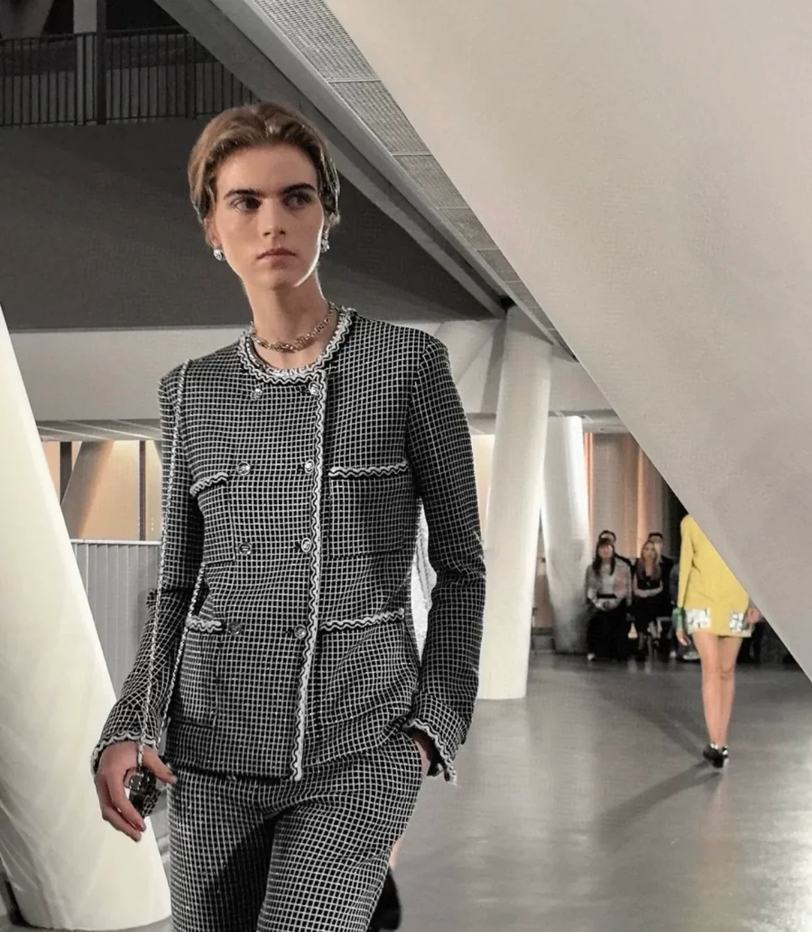 Chanel 25C black and white jacket - Image 6