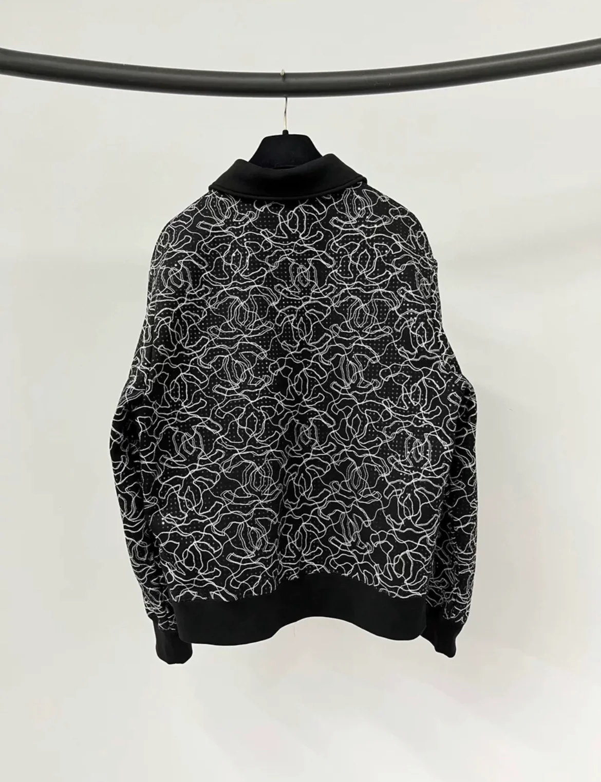 Chanel 25C black Sweater size 38 very popular - Image 2