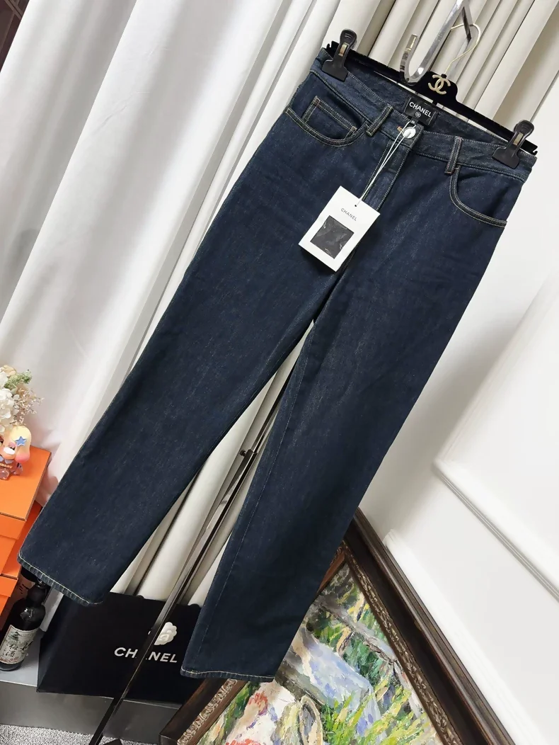 Chanel 25c dark blue straight denim jeans