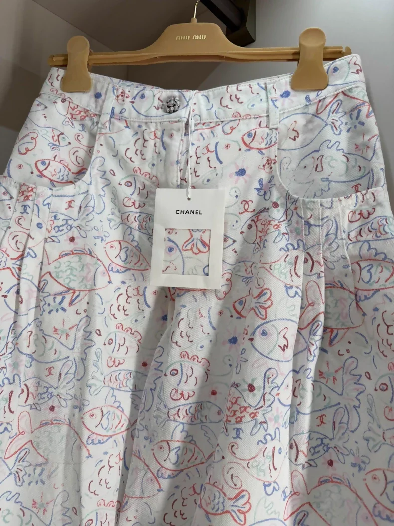 Chanel 25C fish graffiti jeans - Image 2
