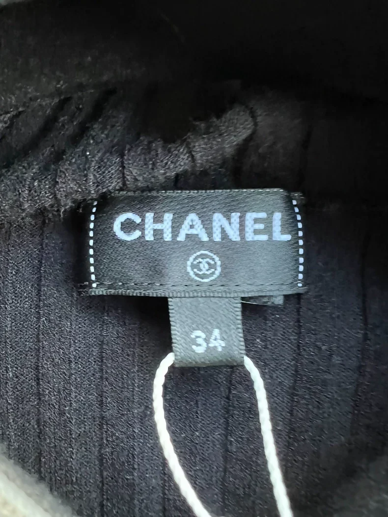 Chanel 25C black hooded T-shirt - Image 3