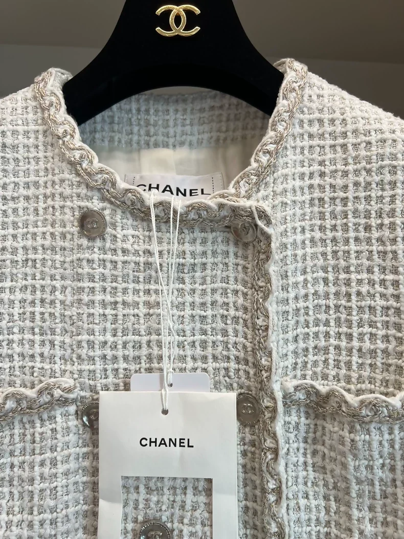 Chanel 25C white tweed jacket - Image 2