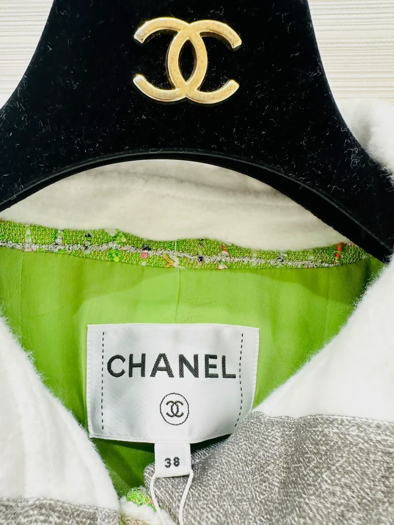 Chanel 25C jacket in green tweed - Image 3