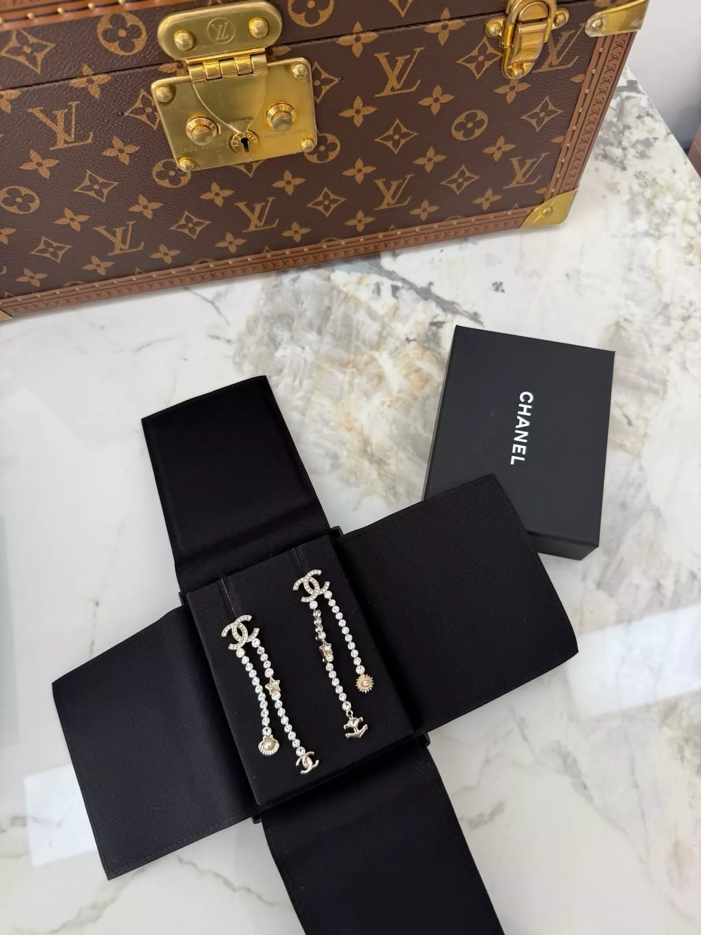 Chanel 25C shell star rhinestone tassel earrings