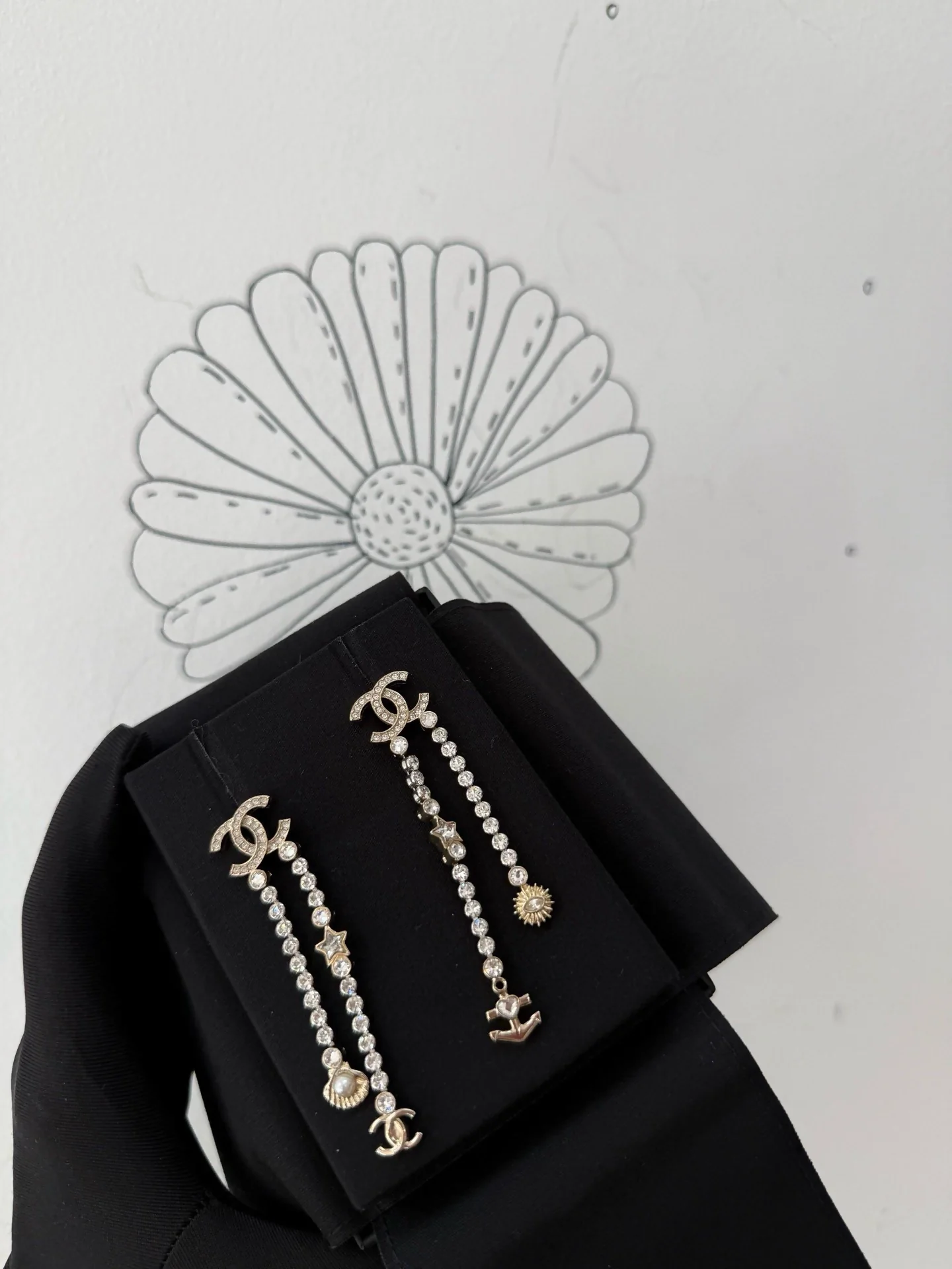 Chanel 25C shell star rhinestone tassel earrings - Image 3