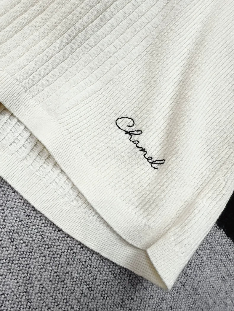 Chanel 25C off-white fish knit top - Image 3