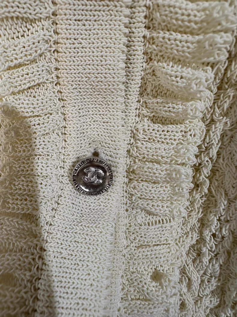 Chanel 25C off-white ruffled knit cardigan - Image 2